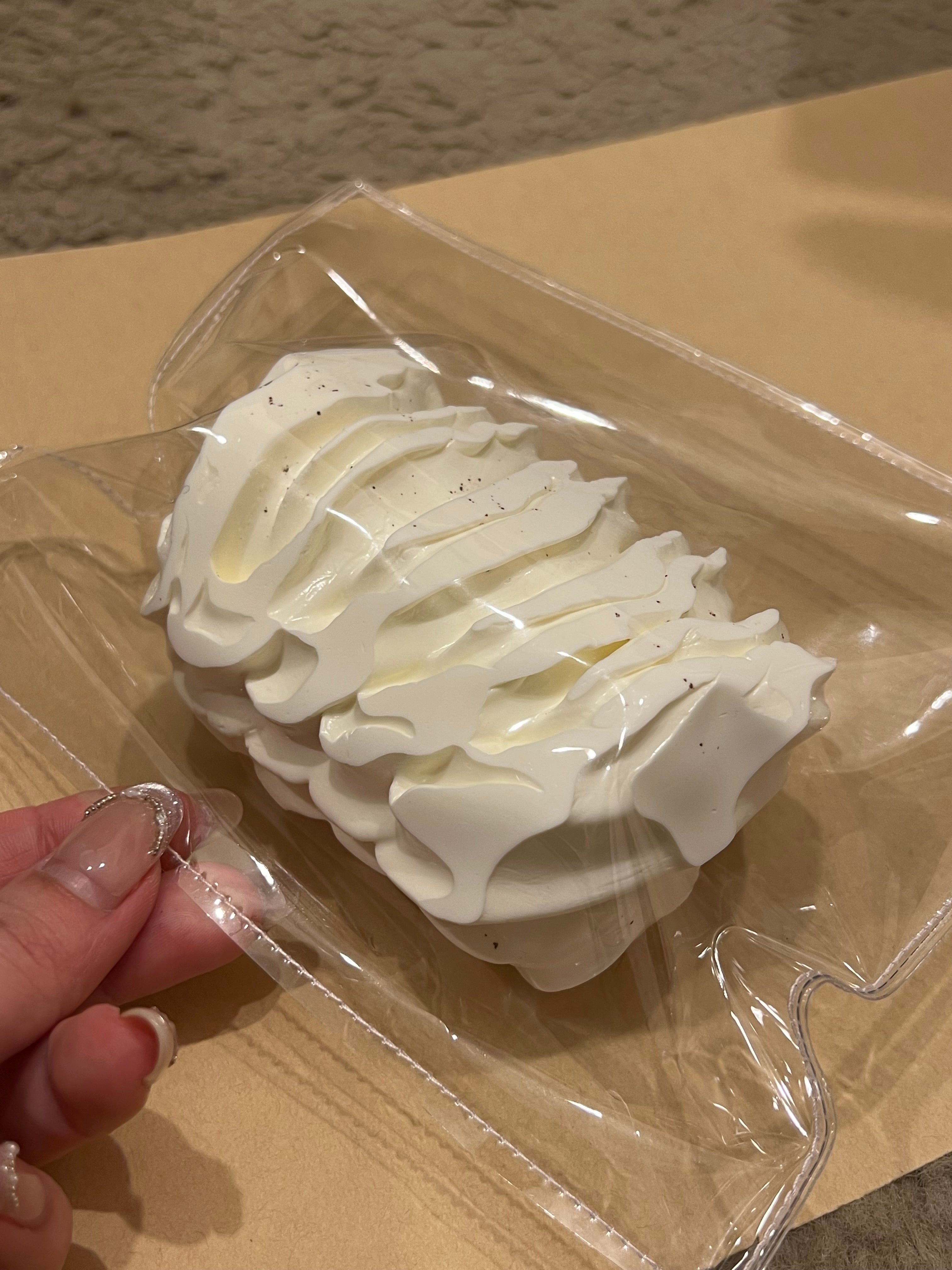 春日幼稚園　クリーム巻き　ツヤ