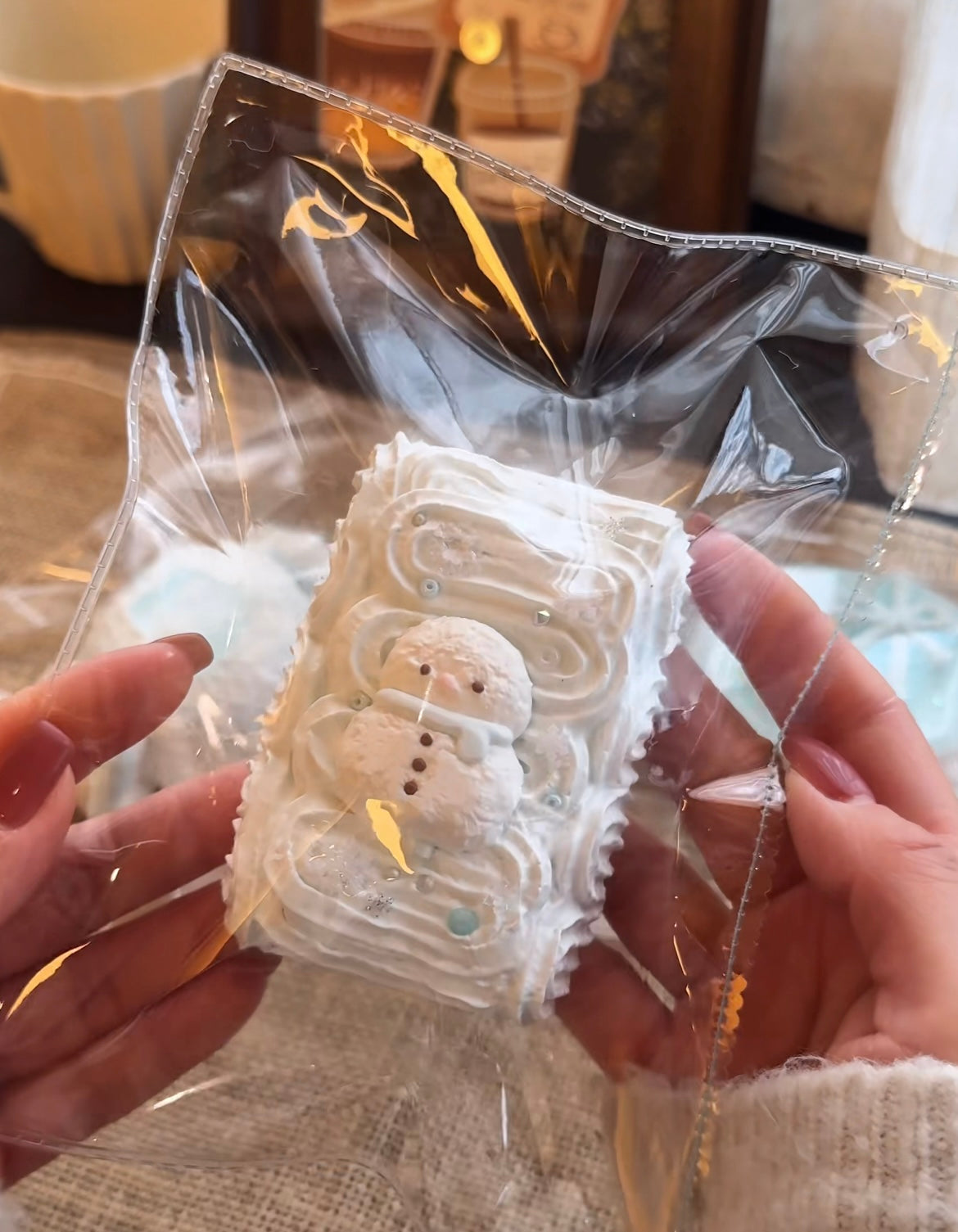 mokk 雪だるまクリーム巻き　クリーム泥